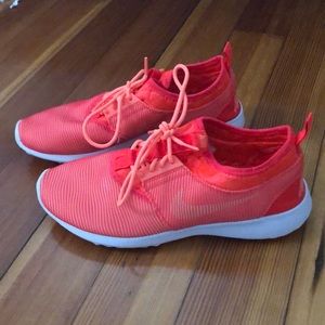 Nike Women’s Shoe size 7.5